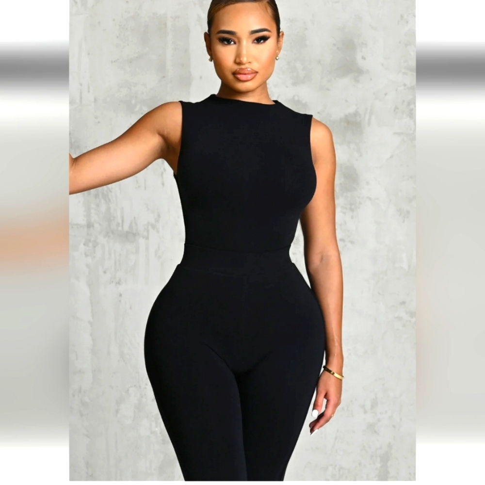 MATTE Basix Sculpt  Sleeveless Full Length Bodysuit.  Off white.  Size L. New.